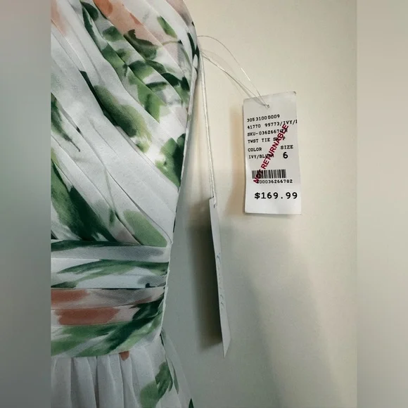 Floral tie neck halter dress - Picture 8 of 12